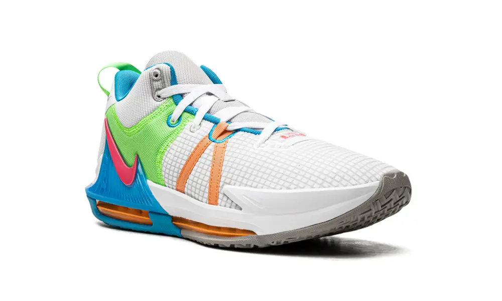 Nike Basketball LeBron Witness VII