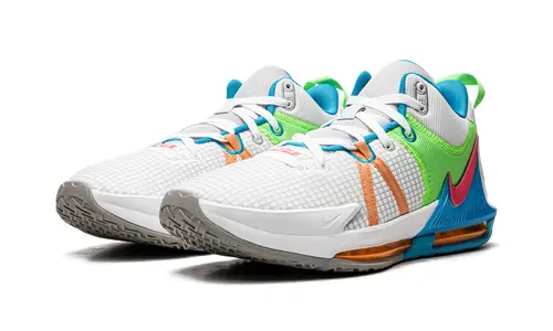 Nike Basketball LeBron Witness VII