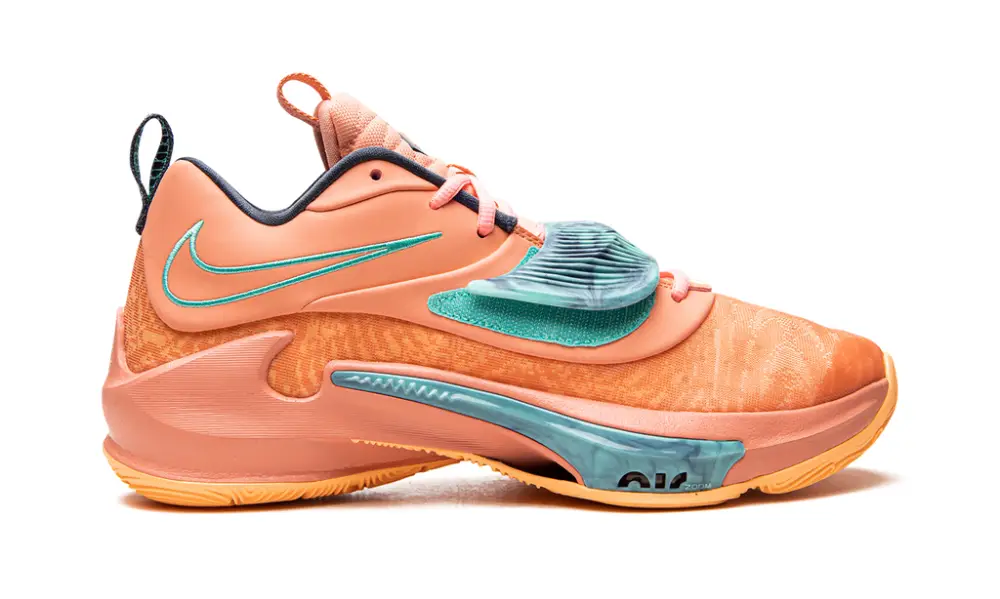 Nike Basketball Zoom Freak 3 'Crimson Bliss' 