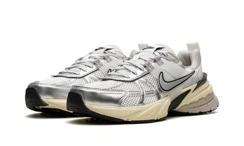 Nike Lifestyle V2K RUN WMNS 'Metallic Silver' 