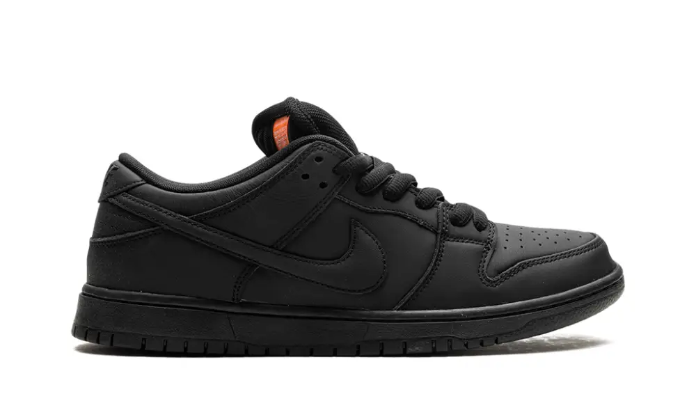 SB Dunk 'Triple Black'