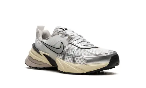 Nike Lifestyle V2K RUN WMNS 'Metallic Silver' 