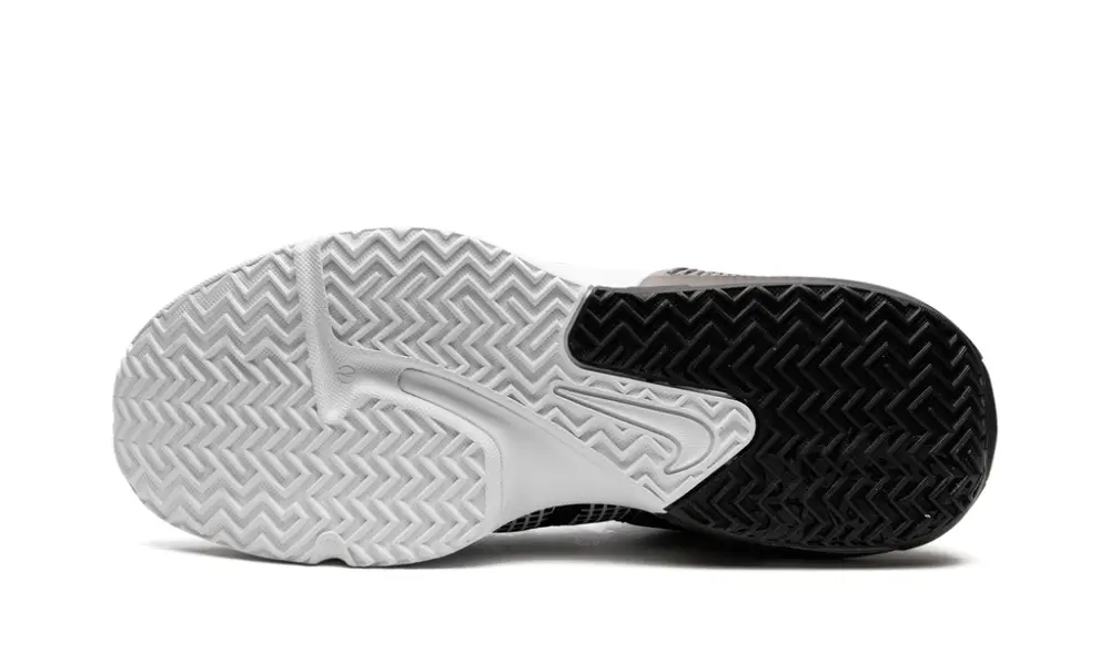 Nike Basketball LeBron Witness VII 