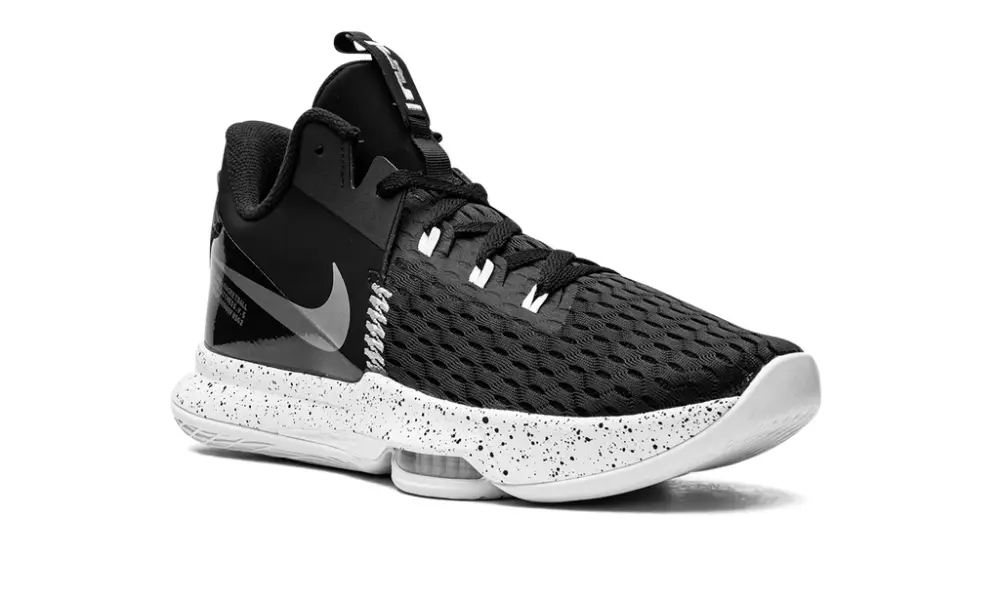 Nike Basketball LeBron Witness V
