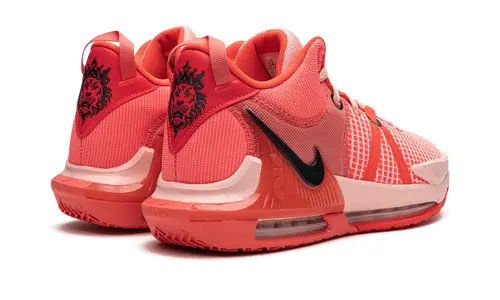 Nike Basketball LeBron Witness 7 