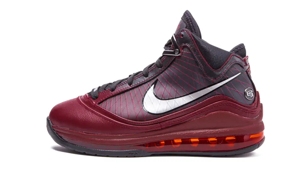 Nike Basketball Air Max Lebron 7 Retro 'Christmas 2019' 