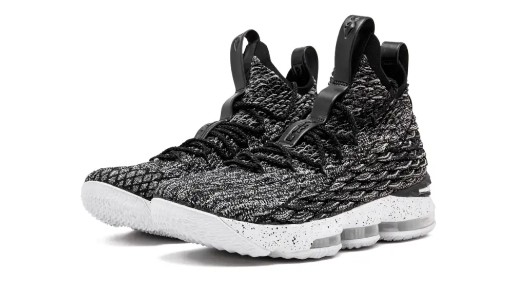 Nike Basketball Lebron XV 