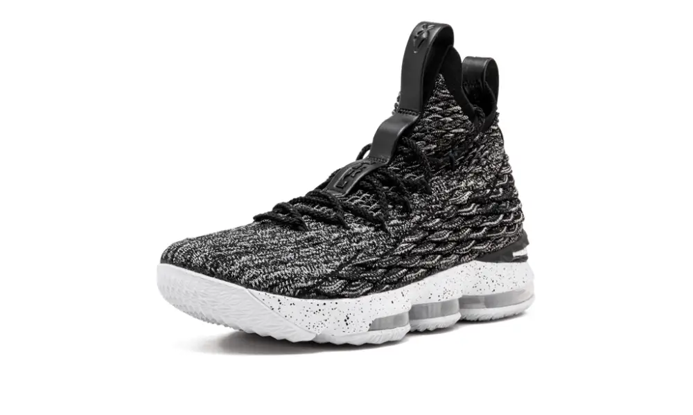 Nike Basketball Lebron XV 
