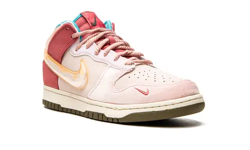 Nike Dunk Dunk Mid 'Social Status - Strawberry Chocolate' 