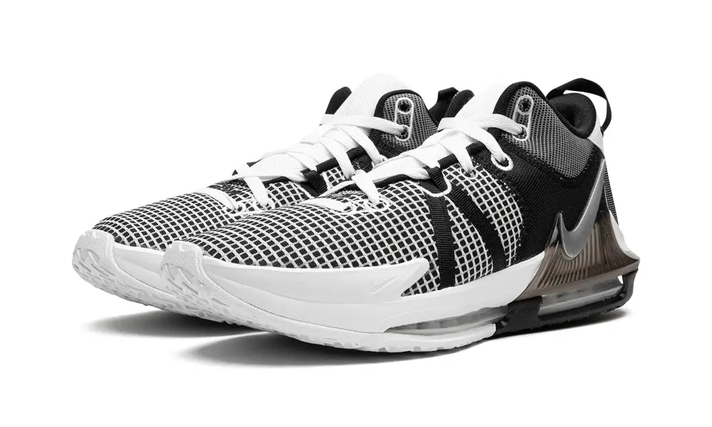 Nike Basketball LeBron Witness VII 