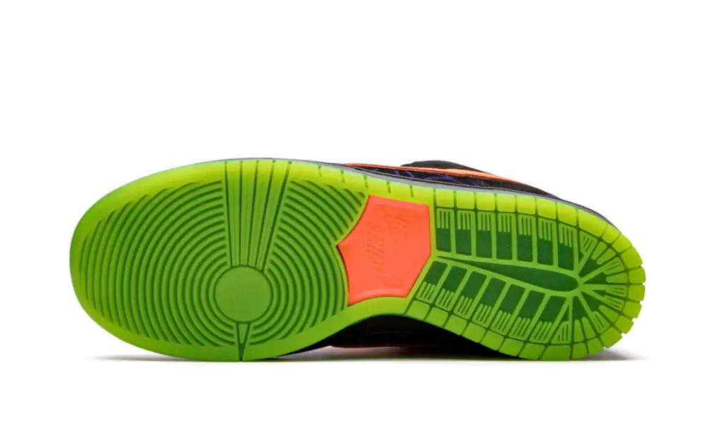Nike Dunk SB Dunk Low 'Night of Mischief' 