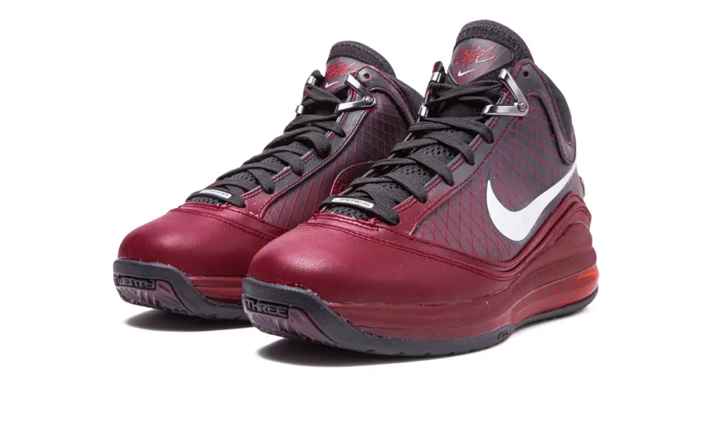 Nike Basketball Air Max Lebron 7 Retro 'Christmas 2019'