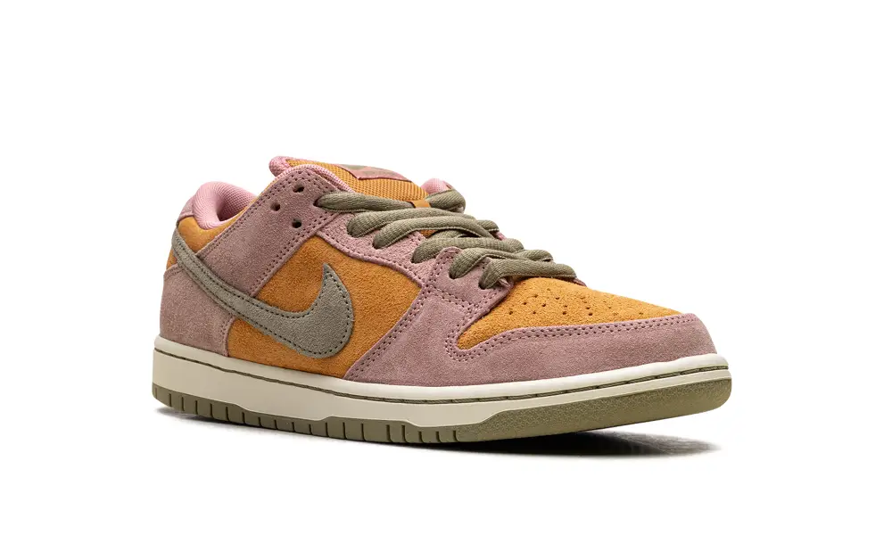 SB Dunk Low 'Red Stardust'