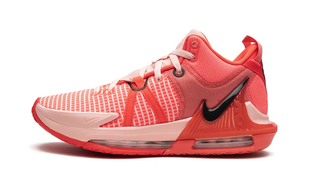 Nike Basketball LeBron Witness 7