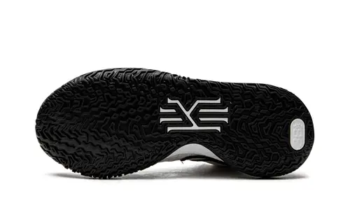 Nike Basketball Kyrie 4 Low TB