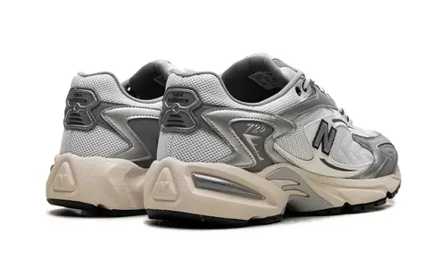 More New Balance 725v1 'Metallic Silver Slate Grey'