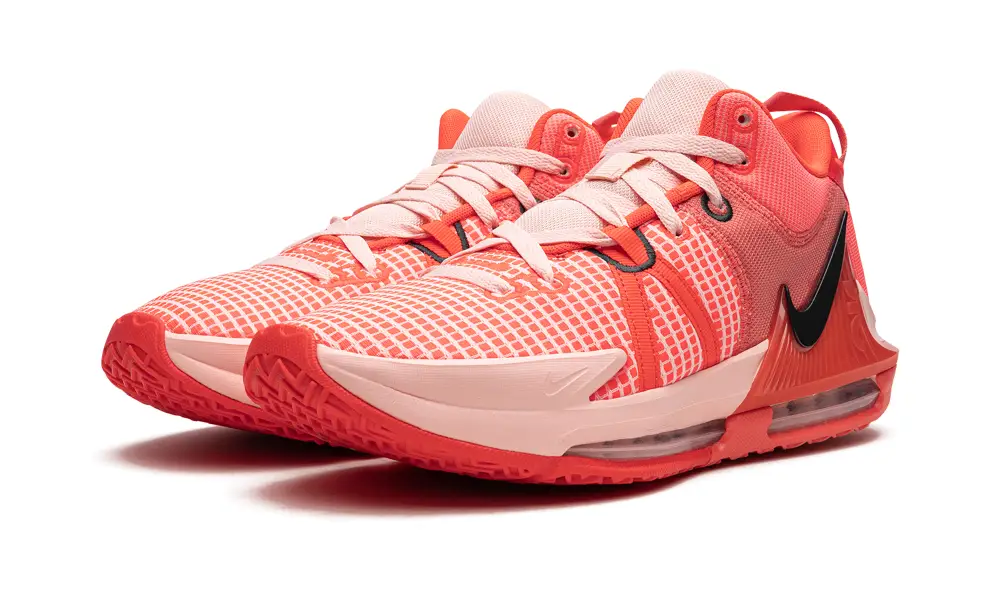 Nike Basketball LeBron Witness 7