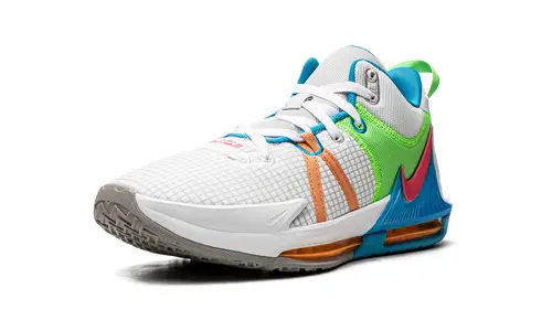 Nike Basketball LeBron Witness VII