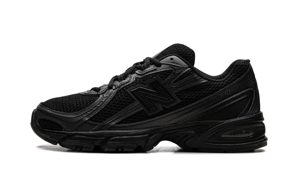More New Balance 740 'Triple Black' 19DE2877