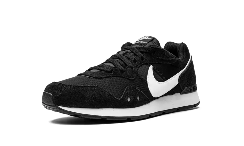 Nike Lifestyle Venture Runner 