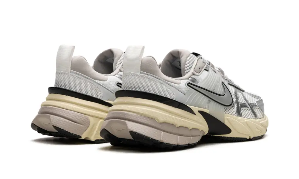 Nike Lifestyle V2K RUN WMNS 'Metallic Silver' 