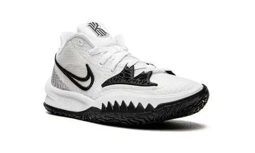 Nike Basketball Kyrie 4 Low TB