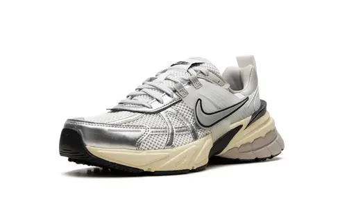 Nike Lifestyle V2K RUN WMNS 'Metallic Silver' 