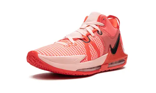 Nike Basketball LeBron Witness 7
