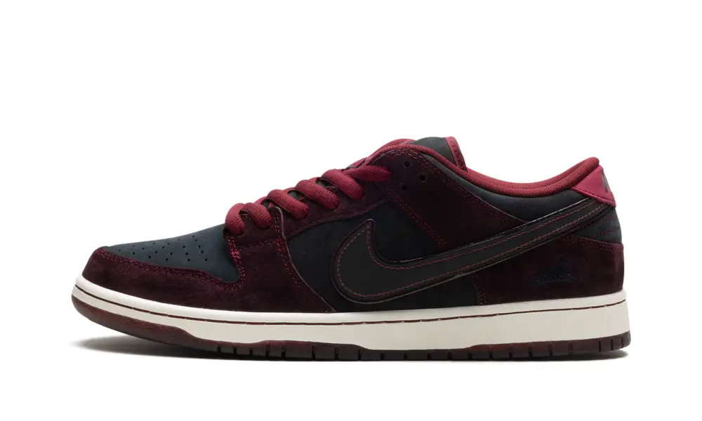 SB Dunk Low 'Riot Skateshop' 8C3F8883