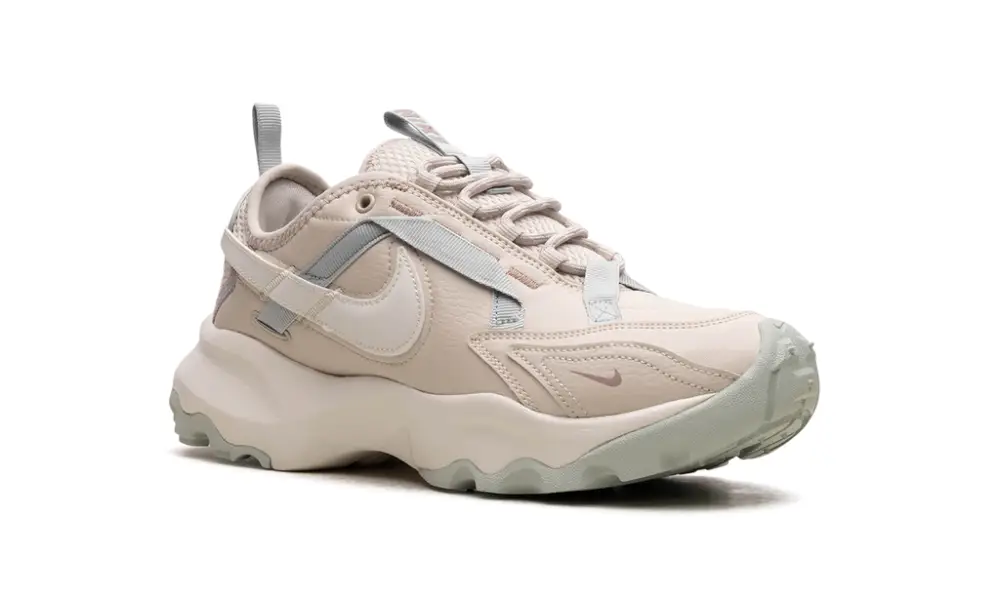 Nike Lifestyle TC 7900 WMNS 'Light Orewood Brown' 