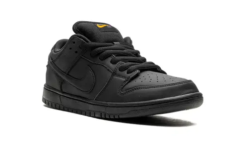 SB Dunk 'Triple Black'