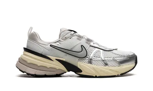 Nike Lifestyle V2K RUN WMNS 'Metallic Silver' 