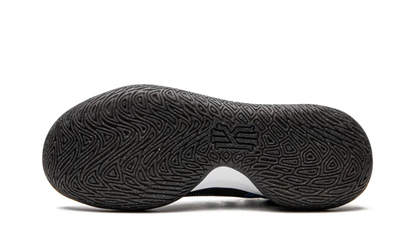 Nike Basketball Kyrie Flytrap V 