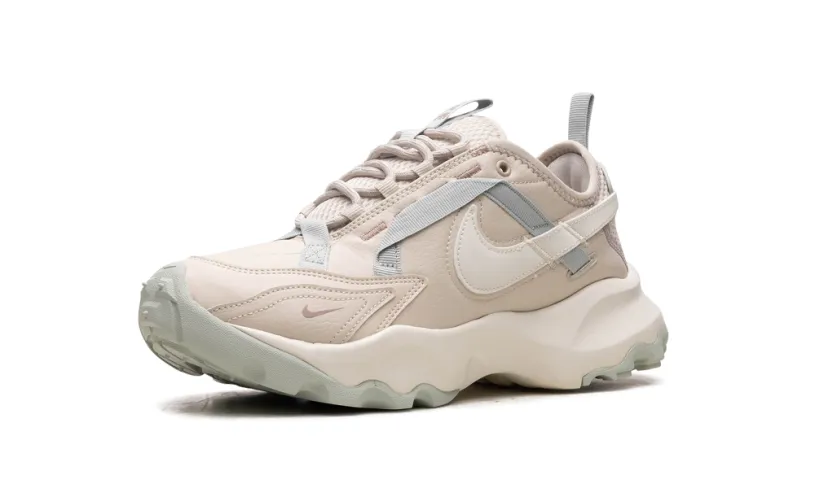 Nike Lifestyle TC 7900 WMNS 'Light Orewood Brown'
