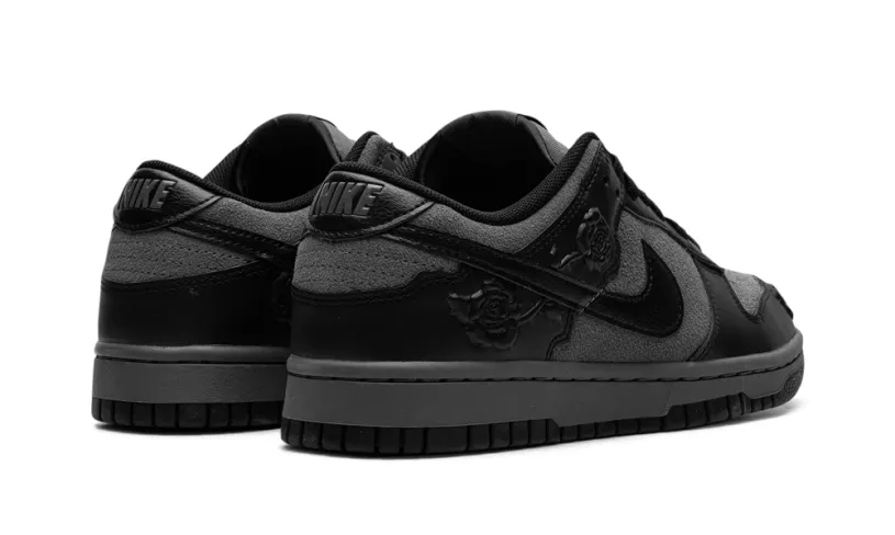 Nike Dunk Dunk Low WMNS 'Black Roses' 