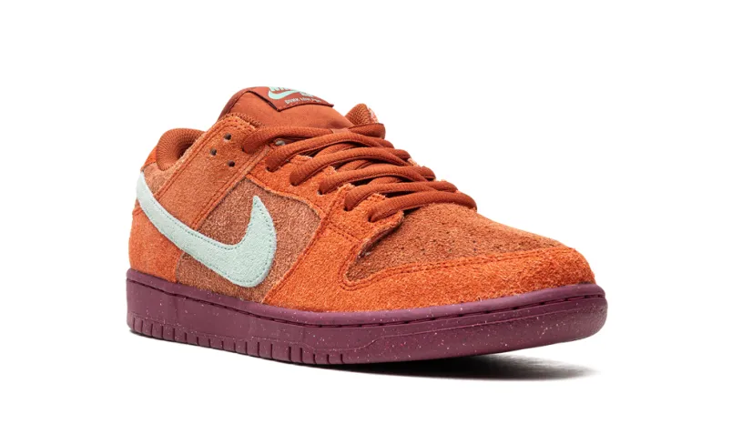 Nike SB SB Dunk Low Pro Prm 'Mystic Red' 