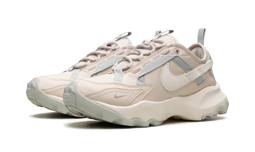 Nike Lifestyle TC 7900 WMNS 'Light Orewood Brown'