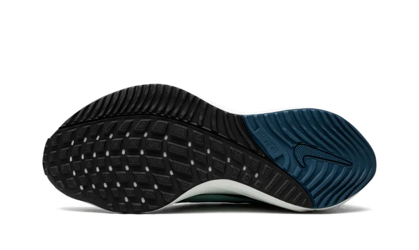 Nike Basketball AIR ZOOM VOMERO 16 WMNS 'BLACK AURORA' 