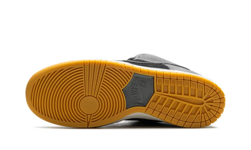 SB Dunk Low 'Dark Smoke Grey' 