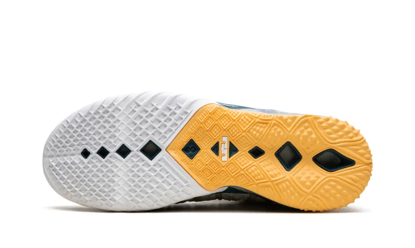 Nike Basketball LeBron 18 'Reflections Flip' 