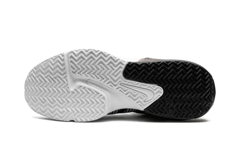 Nike Basketball LeBron Witness VII 