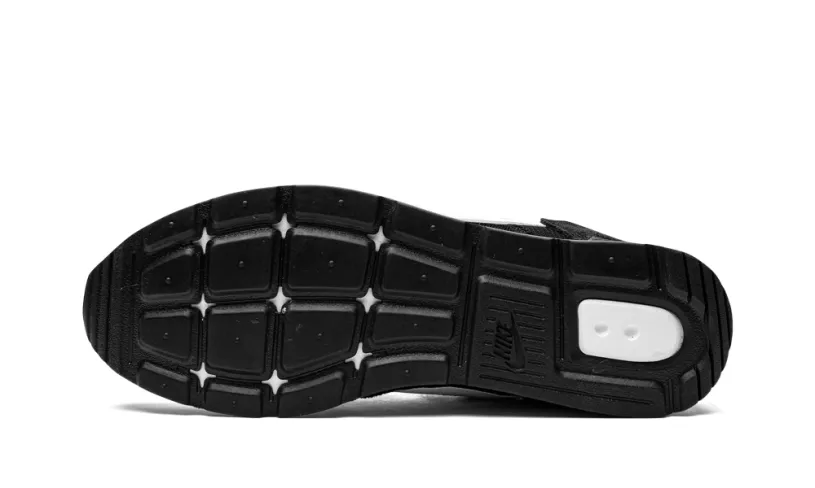 Nike Lifestyle Venture Runner 