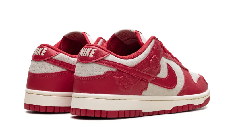 Nike Dunk Dunk Low WMNS 'Red Roses' 