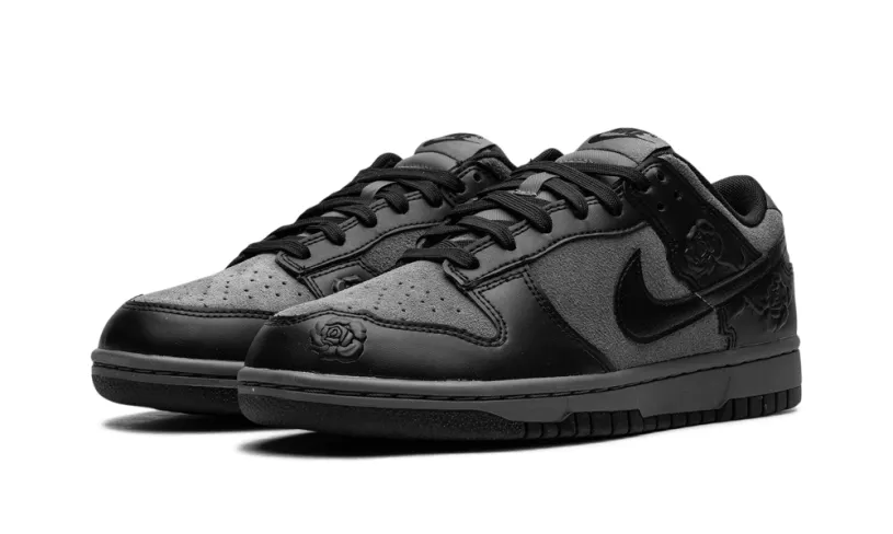 Nike Dunk Dunk Low WMNS 'Black Roses'