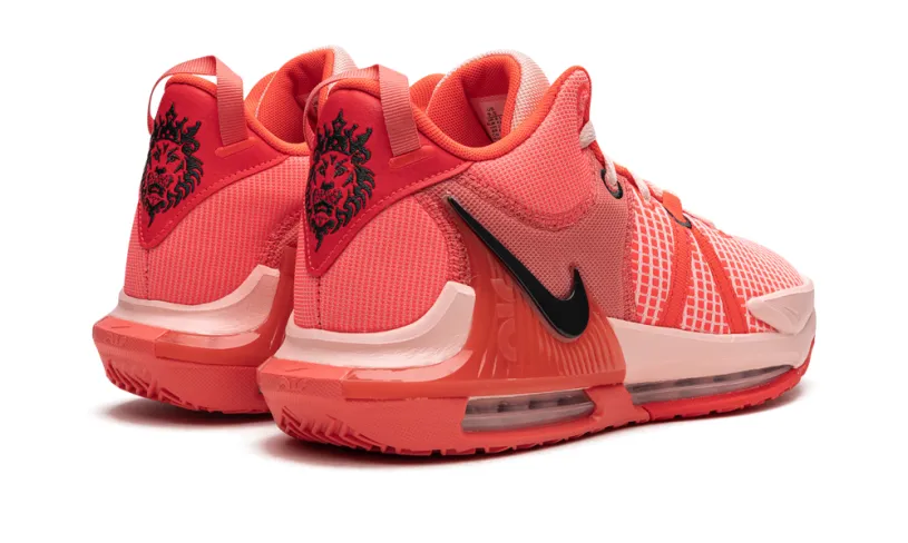 Nike Basketball LeBron Witness 7 