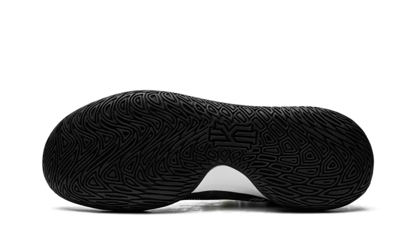 Nike Basketball Kyrie Flytrap V 