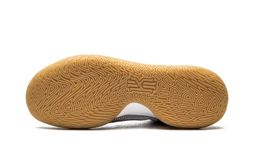 Nike Basketball Kyrie Flytrap IV 