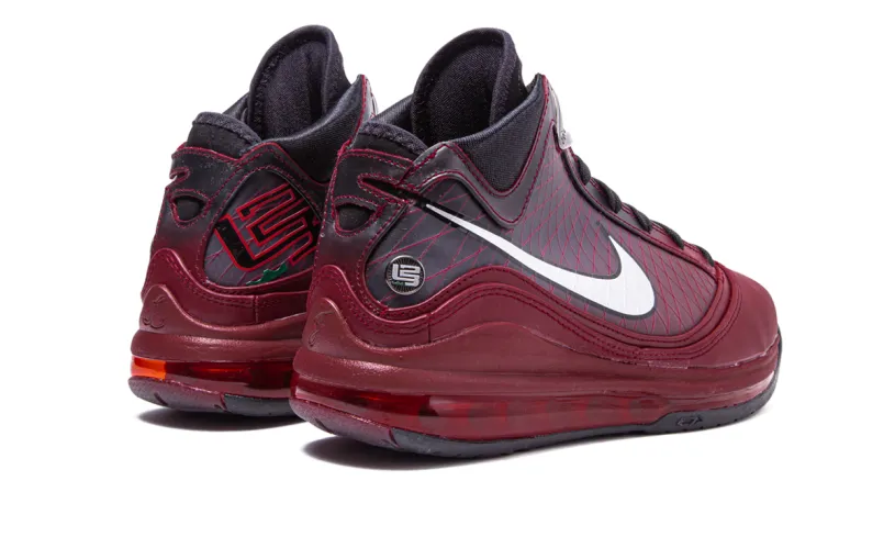 Nike Basketball Air Max Lebron 7 Retro 'Christmas 2019' 