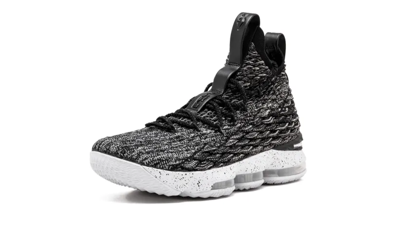 Nike Basketball Lebron XV 