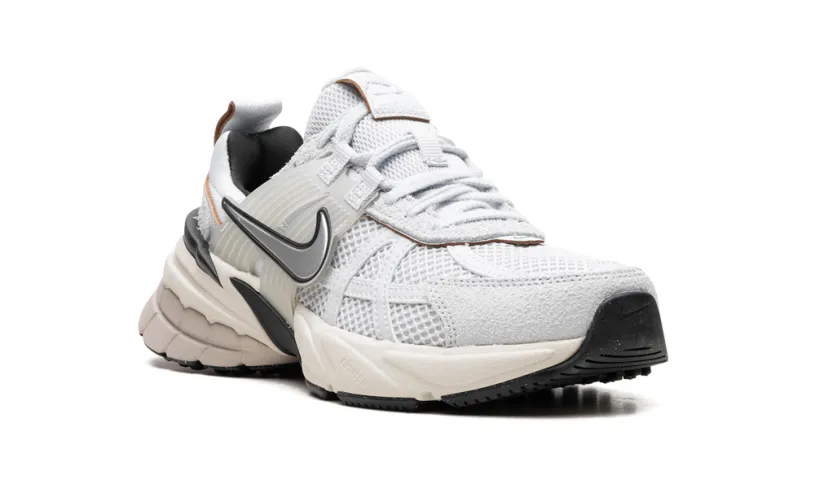 Nike Lifestyle V2K Run WMNS 'Pure Platinum   Chrome' 